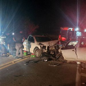 Colis�o frontal de ve�culos deixa cinco feridos na SP-264