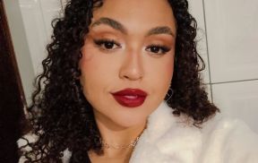 Jovem morre e motorista fica ferido em capotamento de veculo