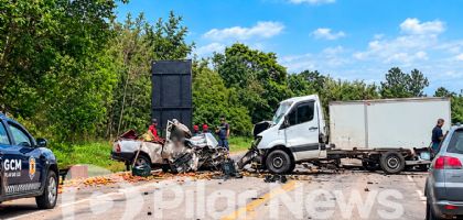Acidente entre Fiat Strada e caminh�o deixa dois mortos e um ferido na SP-264