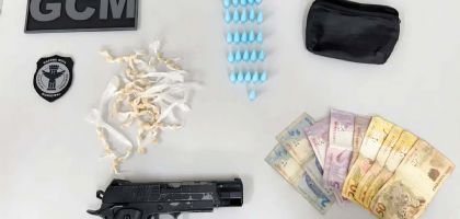 Adolescente � apreendido por tr�fico de drogas e simulacro de arma de fogo