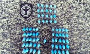 Mo�a de 18 anos � presa acusada de tr�fico no Ip�