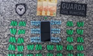 ​GCM prende homem por tr�fico e apreende 200 por��es de drogas no Jardim Bonanza