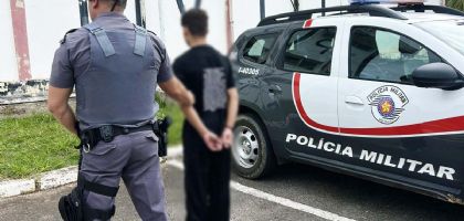 Adolescente � apreendido ap�s fuga e dire��o perigosa com moto