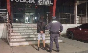 PM prende suspeito de recepta��o e recupera motocicleta furtada