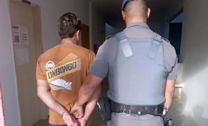 Homem � preso por tr�fico de drogas na Santa Cec�lia