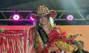Lvia Lourenzon  coroada Rainha do Rodeio 2025