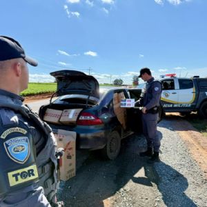 PM Rodoviria apreende carga gigante de cigarros contrabandeados