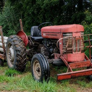 Trator � furtado na zona rural de S�o Miguel Arcanjo