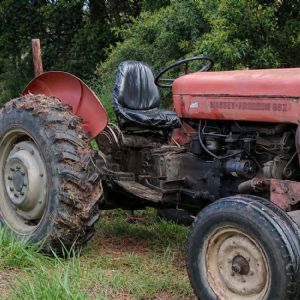 Trator � furtado na zona rural de S�o Miguel Arcanjo