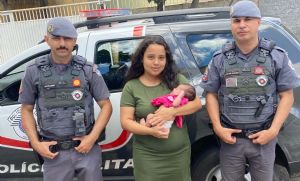 PMs salvam rec�m-nascida engasgada ap�s amamenta��o