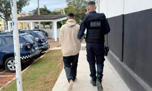 Homem � preso por tr�fico ap�s den�ncia an�nima na Santa Cec�lia