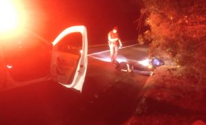 Suspeito foge da PM, joga capacete em viatura e acaba detido