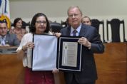 ​Cmara realiza sesso solene e homenageia personalidades com ttulos e medalhas