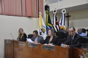 ​Cmara realiza sesso solene e homenageia personalidades com ttulos e medalhas