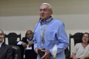 ​Cmara realiza sesso solene e homenageia personalidades com ttulos e medalhas