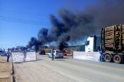 Caminhoneiros aderem  greve e interditam rodovia em Pilar do Sul