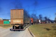 Caminhoneiros aderem  greve e interditam rodovia em Pilar do Sul