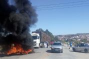 Caminhoneiros aderem  greve e interditam rodovia em Pilar do Sul