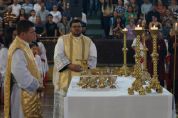 Catlicos celebram Corpus Christi com procisso e tapetes coloridos