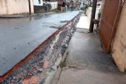 Moradores reclamam de transtornos com obra da Sabesp