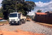 Prefeitura asfalta ruas da Vila So Manoel