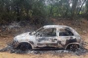 ​Veculo Corsa  abandonado incendiado no bairro Dois Portes