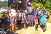 Polcia Militar promove 'Natal Solidrio' e distribui brinquedos para as crianas