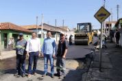 Prefeitura faz recapeamento de mais ruas do bairro Campo Grande