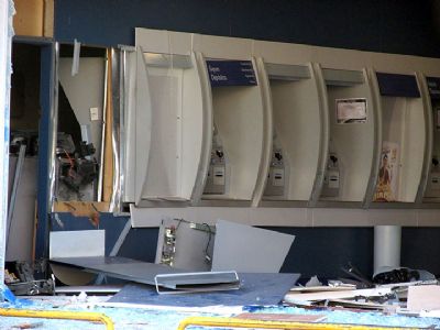 Bandidos explodem Caixa Econmica Federal de Salto de Pirapora