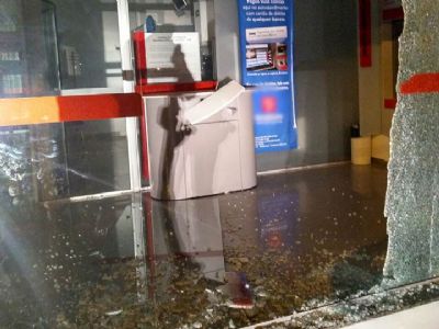 Dispositivo de fumaa frustra ataque de bandidos  banco em Tapira