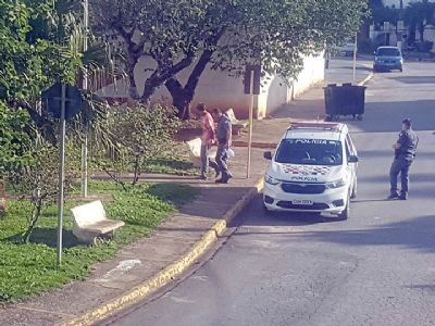 Dupla  presa abastecendo ponto de trfico na Nova Pilar