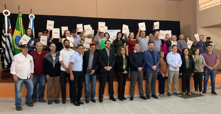 Moradores da Santa Ceclia, Campo Grande e centro recebem ttulos de propriedade