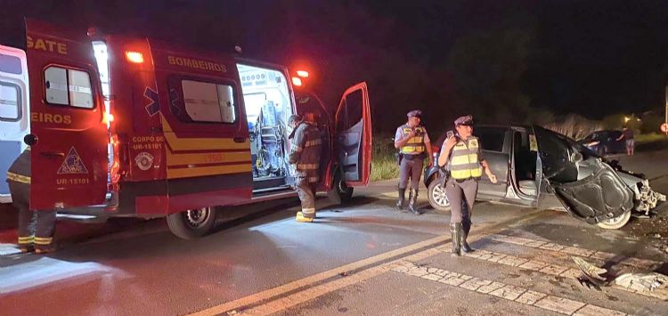 Motorista morre e cinco pessoas ficam feridas em grave acidente na SP-264