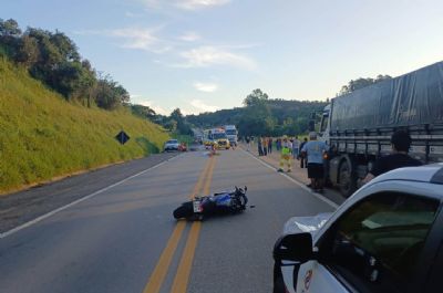 Garupa morre e condutor de motocicleta fica ferido em acidente na SP-264
