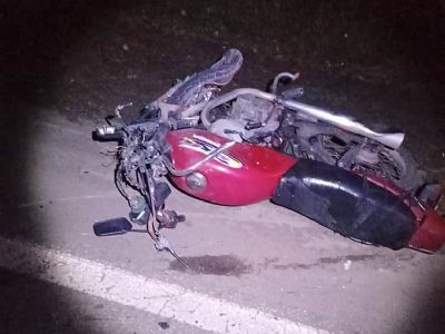 Motociclista morre em acidente com caminho na SP-264
