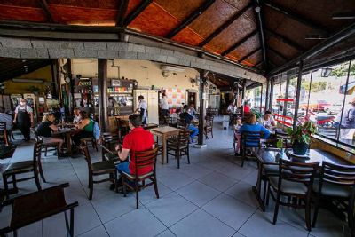Mesmo com autorizao, 100% da ocupao em restaurantes precisa ser repensada
