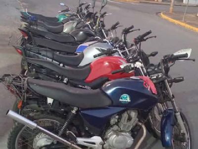 PM realiza operao e apreende motocicletas barulhentas no centro