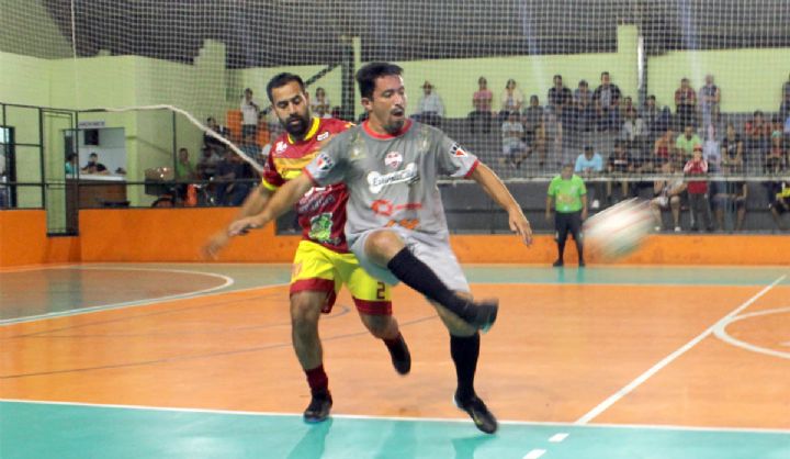 Hoje, Curi e Transcarvalho decidem o ttulo do veterano e Guarany e Hellen do feminino