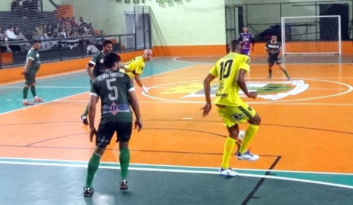 Sero definidos hoje os finalistas da primeira diviso do Municipal de Futsal