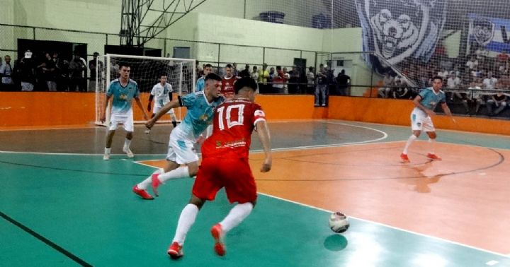 Transcarvalho e Guarany disputam hoje a final do superveterano no Municipal de Futsal
