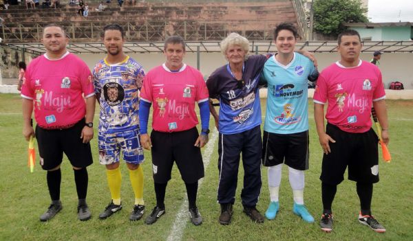 Torneio em homenagem ao esportista Esquerdinha rene 18 equipes de futebol