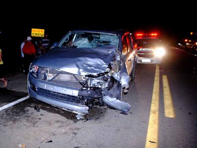 Motociclista e garupa morrem em coliso com camionete na SP-264 (vdeo)