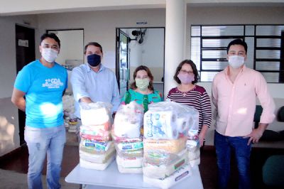 ​Supermercado Rugine doa 200 cestas bsicas para a Assistncia Social
