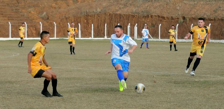 Estrela vence Arsenal e avana  semi da segundona da Taa Cidade