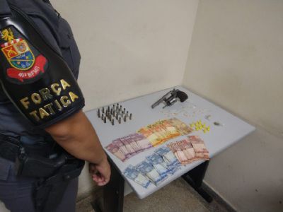 PM prende suspeito e apreende arma e drogas na Santa Ceclia