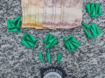 GCM prende tr�s suspeitos de tr�fico e apreende drogas em a��es na Santa Cec�lia