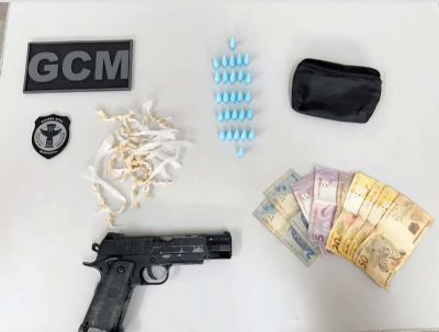 Adolescente � apreendido por tr�fico de drogas e simulacro de arma de fogo