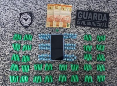 ​GCM prende homem por tr�fico e apreende 200 por��es de drogas no Jardim Bonanza