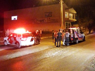 ​Motociclistas ficam feridos em acidente perto do Correios