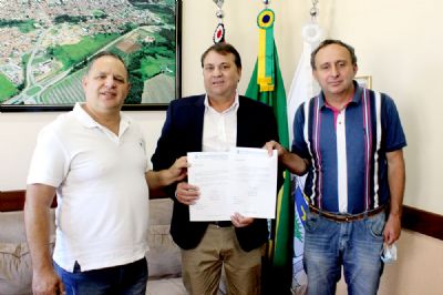 Deputado Giriboni destina verbas para Apae, Assobem/Kanguru e para construo de ponte